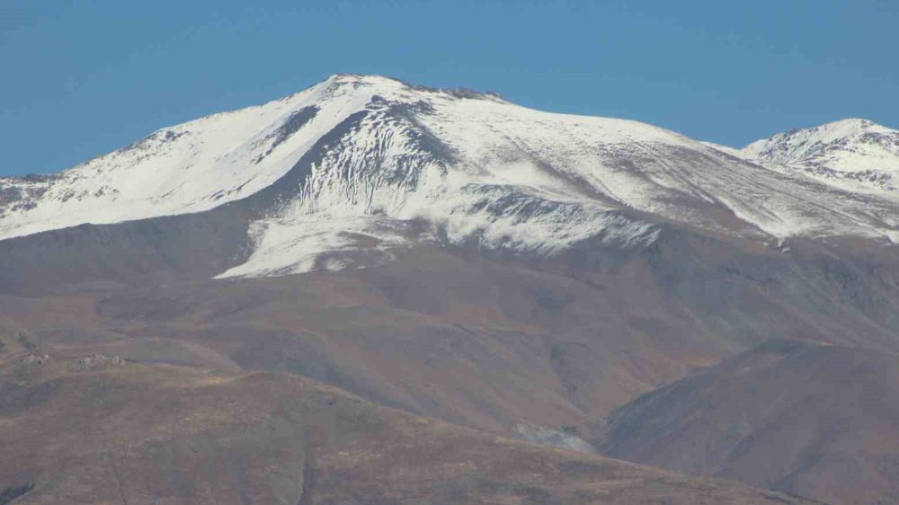 Erzincan dağları beyaza büründü