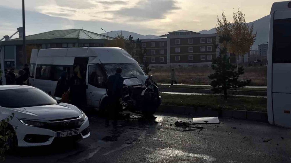 Erzurum'da zincirleme kaza ; 23 yaralı 