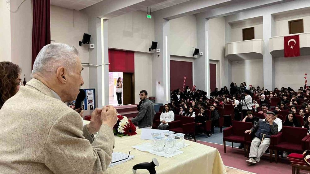 Eskişehir'de emekli öğrenmenler Cumhuriyetin ilk yıllarını anlattı