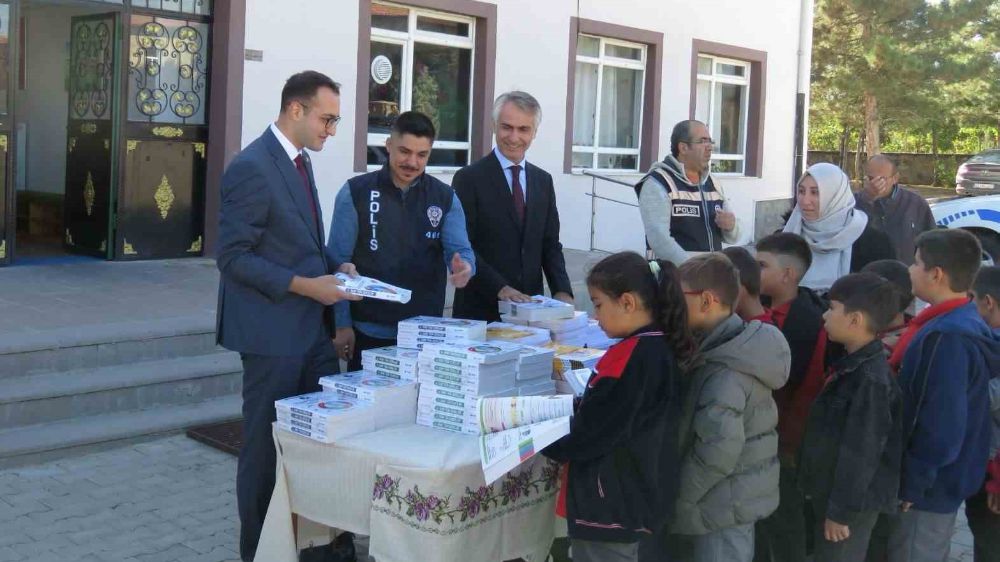 Evren emniyeti öğrencileri unutmadı