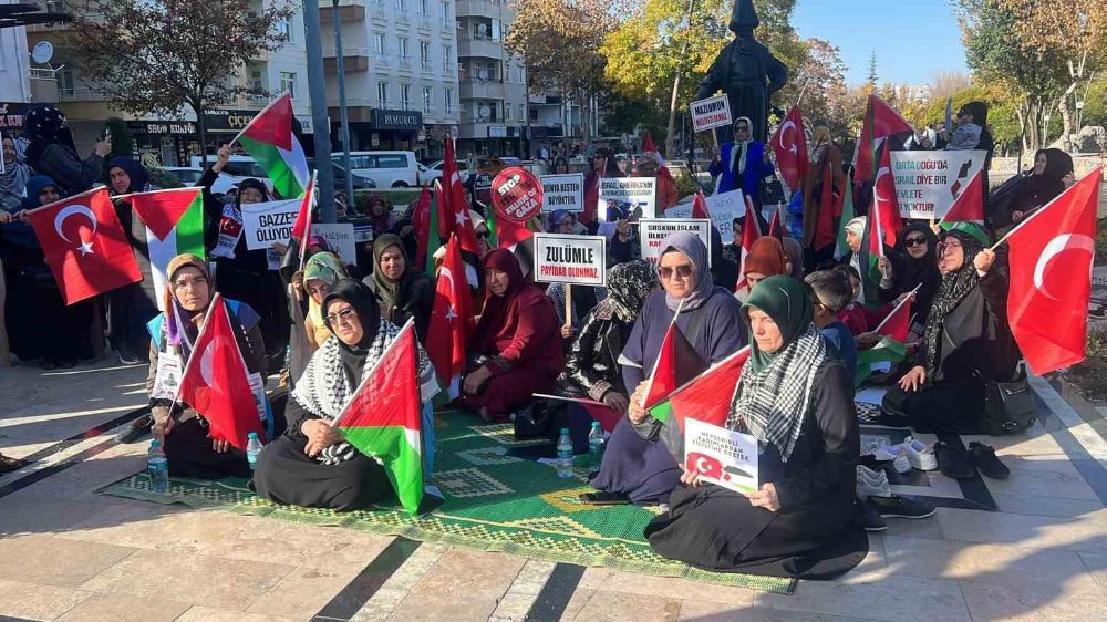 Filistin'e destek  için oturma eylemi başlatıldı 