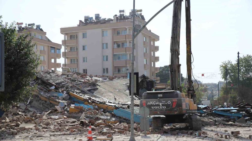 Gaziantep’te 12 katlı bina çöktü 