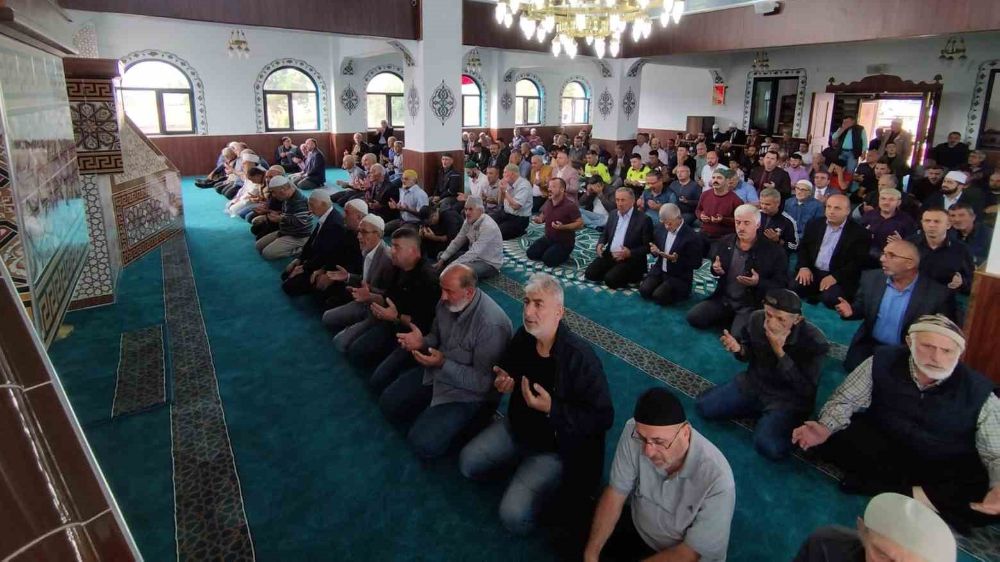 Gölcük'te Panayır Cami ibadete açıldı