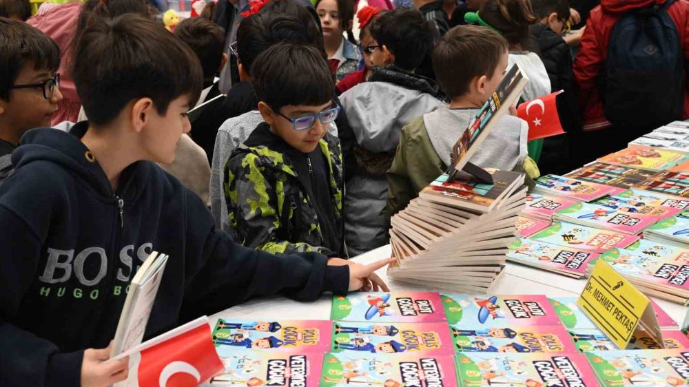 Isparta 6. Kitap Fuarı tüm hızıyla  devam ediyor