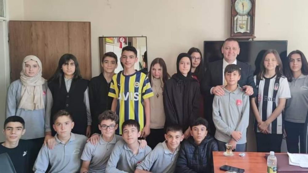 Isparta MHP' Vekil Yalvaç'ta Hiç Maça Gitmemiş Öğrencileri Maça Gönderdi… 