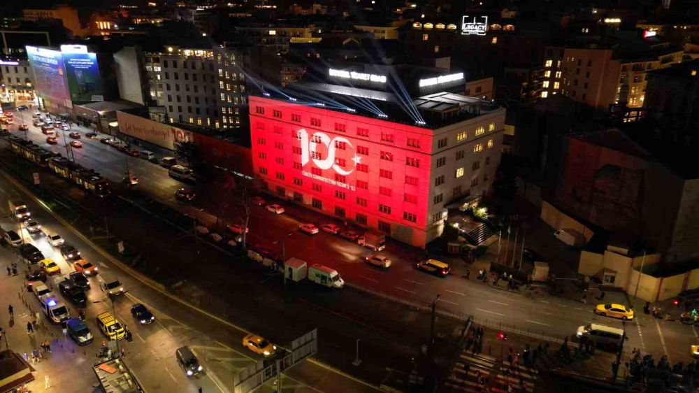 İTO 'nun binasını kırmızı renkle ışıklandırdılar 