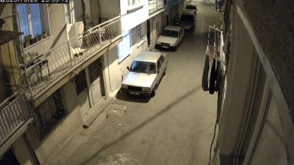 İzmir’de deprem anında  ürkütücü ses kayıtlara geçti