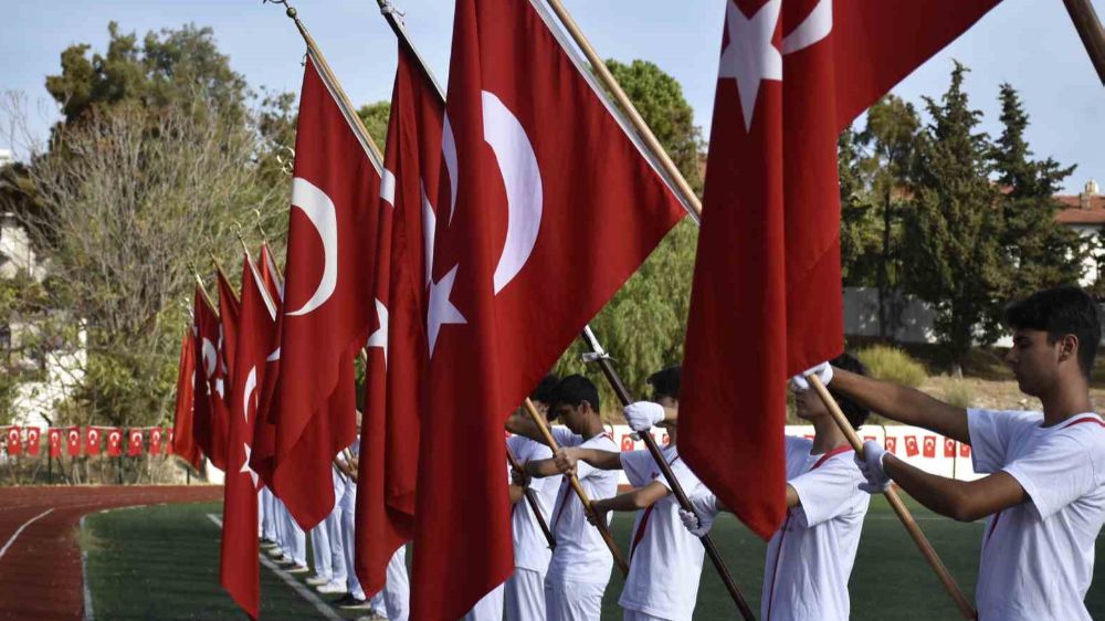 İzmir’in ilçelerinde Cumhuriyet Bayramı coşkuyla kutlandı