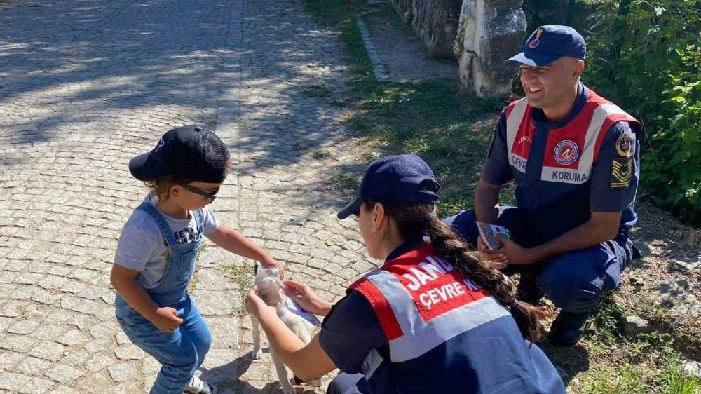 Jandarma ekipleri vatandaşları bilgilendirmeye devam ediyor