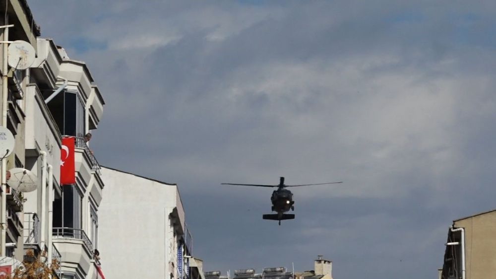 Jandarma helikopterinden göz kamaştıran gösteri