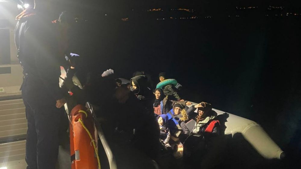 Kaçak göçmenler sahil güvenlik radarına takıldı