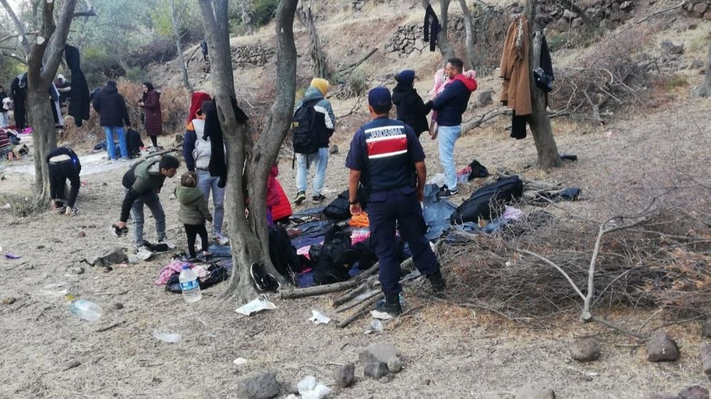 Kaçakçılık operasyonunda 27 göçmen yakalandı