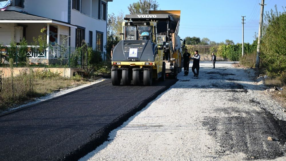 Kartepe' de yol çalışmaları devam ediyor