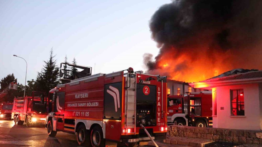 Kayseri’de büyük fabrika yangını