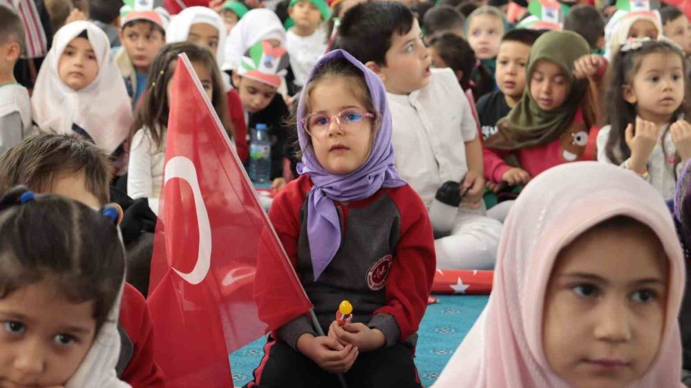 Kayseri'de minikler  ‘Filistin’ için  ellerini semaya açtılar