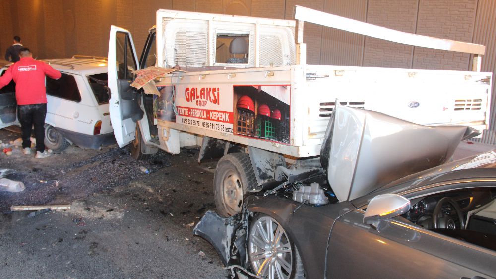 Kayseri'de zincirleme kaza:4 yaralı