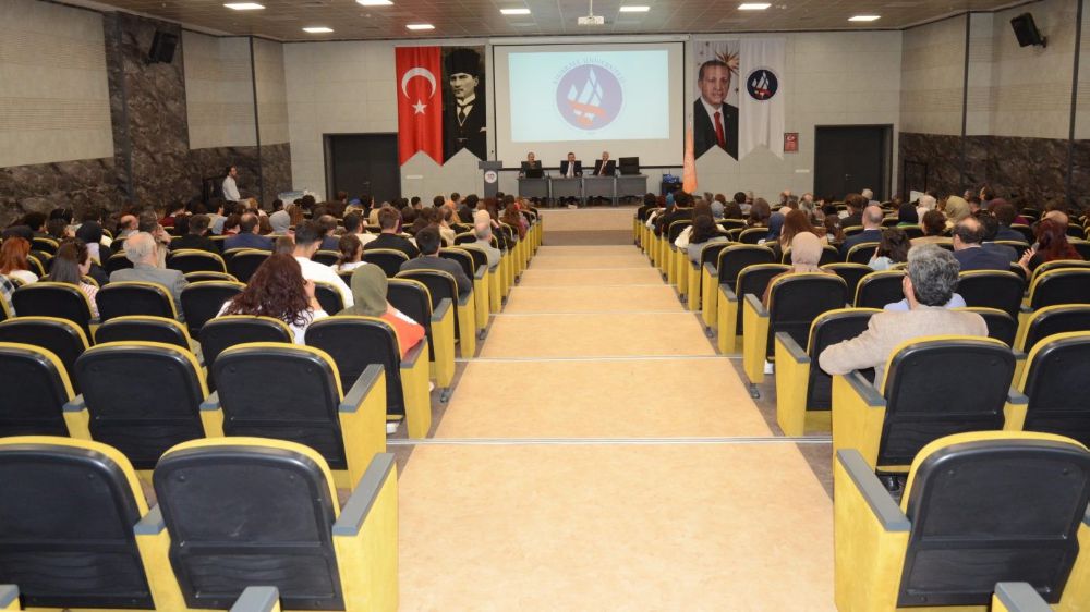 KBÜ Rektörü Kırışık, Kırıkkale Üniversitesinin düzenlendiği etkinliğe katıldı