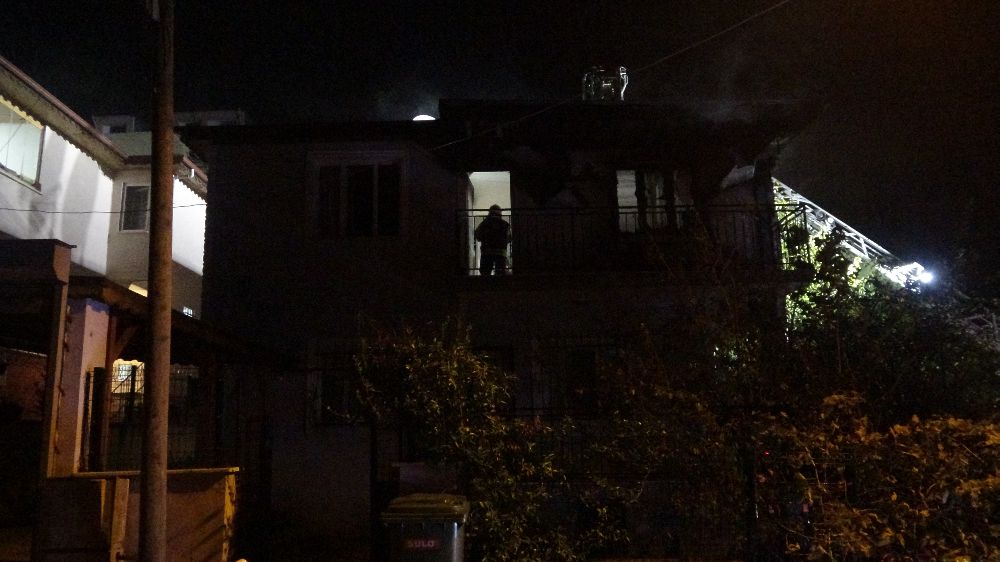 Kocaeli' de ev yangını
