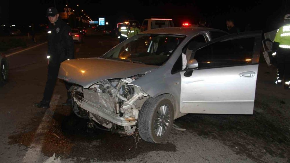 Konya Beyşehir 'de  iki otomobil çarpıştı: 8 yaralı