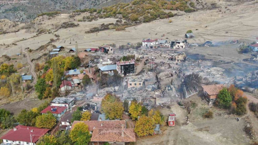 Köyde felaket yangın : 47 ev küle döndü