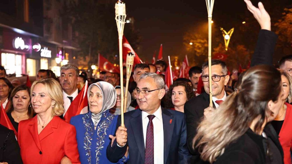 Kütahya’da fener alayından renkli görüntüler 