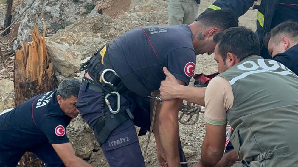 Manavgat 'ta yaralanan orman işçisine itfaiyeden nefes kesen kurtarma