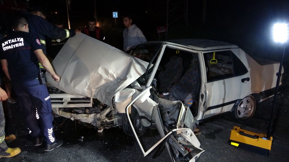 Manavgat'ta zincirleme trafik kazası : 3 yaralı 