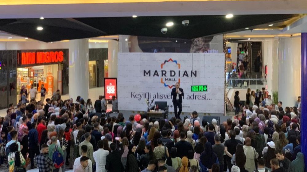Mardin’de söyleşi ve imza günü etkinliğine vatandaşlardan ilgi 