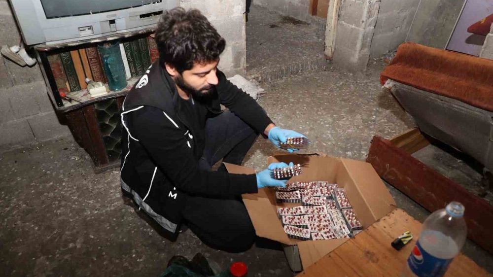 Mersin’de uyuşturucu satıcılarına göz açtırılmıyor; 35 gözaltı