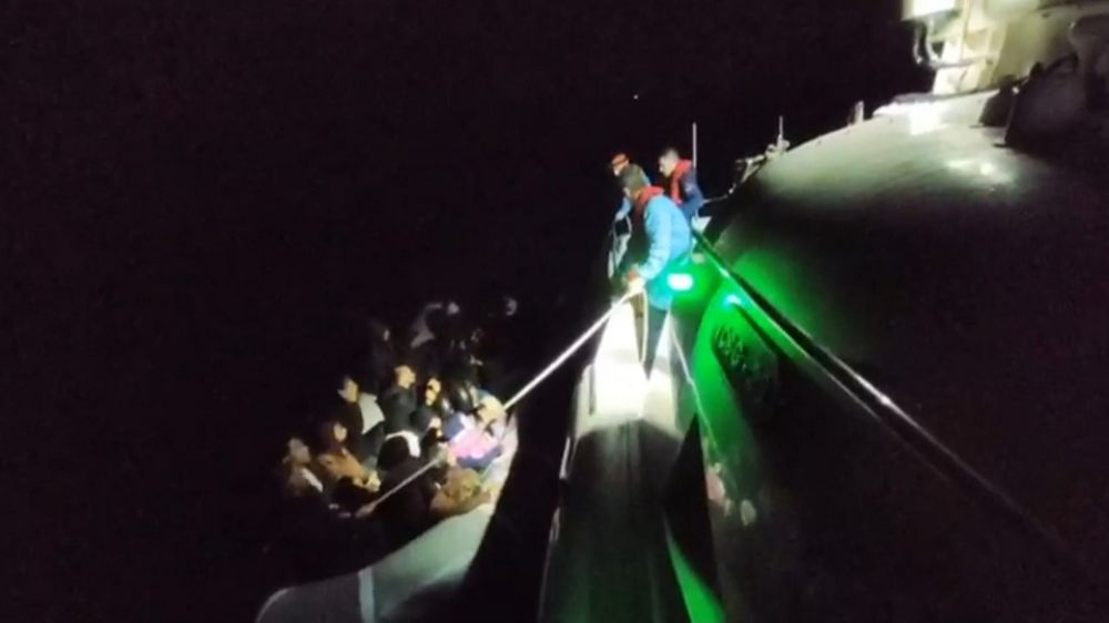 Motor arızasında 24 kaçak göçmen kurtarıldı