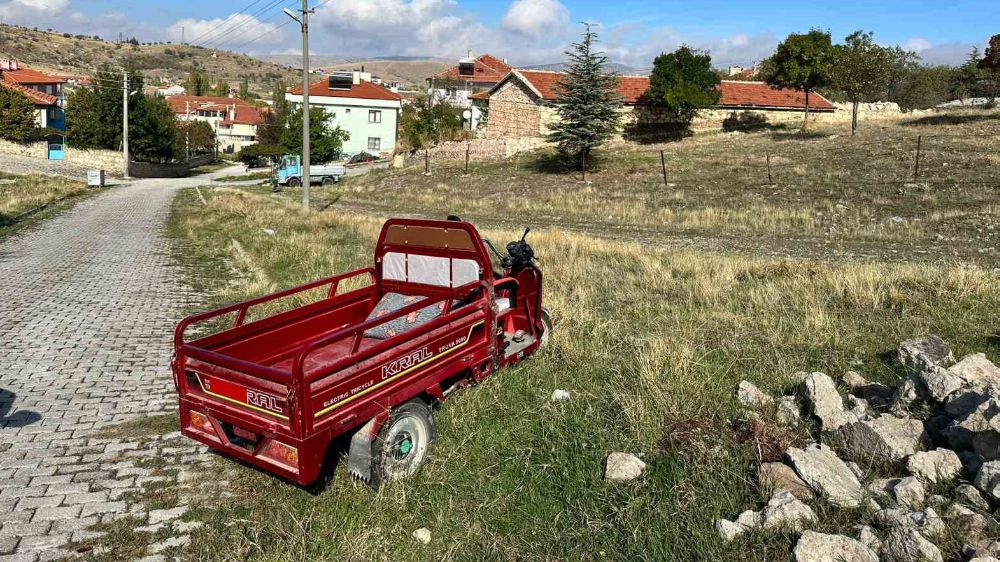 motosiklet süren yaşlı adam kaza yaptı