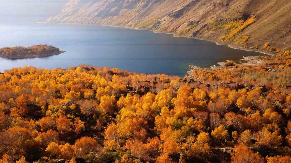 Nemrut Kalderası’nda sonbahar güzelliği dikkat çekiyor 