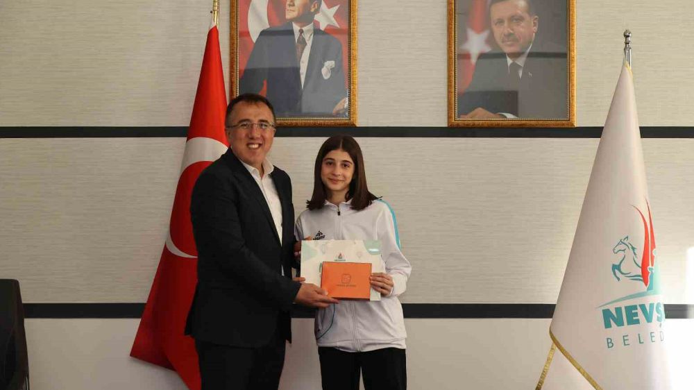 Nevşehir Belediyesinden başarılı sporculara ödül