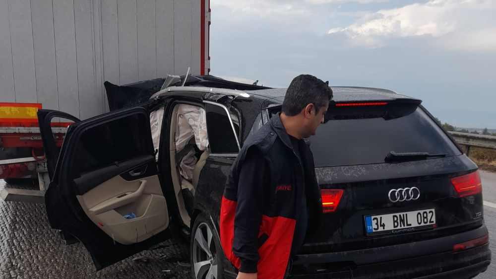 Osmaniye’de otomobil tıra çarptı 1 kişi yaralandı