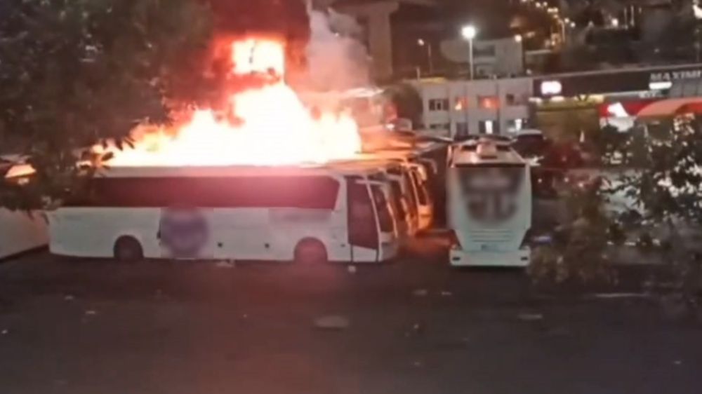 Otogardaki otobüs alev alev yandı
