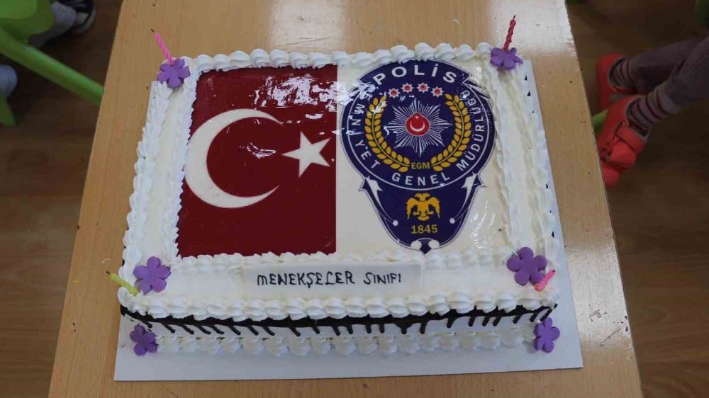 Polis ekipleri 6 Yaşında ki poyraza pasta ile teşekkür ettiler