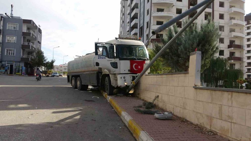 Polisin ’dur’ ikazına uymadı kaza yaptı 