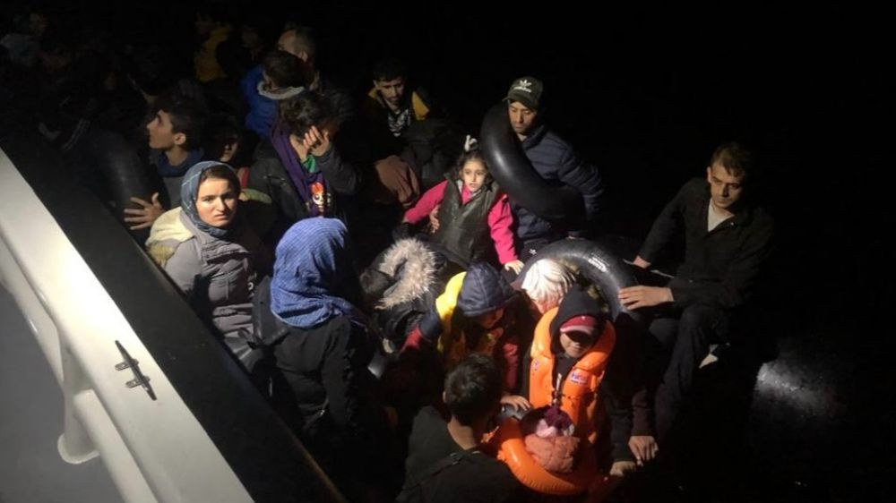 Sahil güvenlik kaçak göçmenleri kurtardı