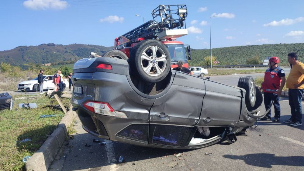 Sakarya’da duble yolda trafik kazası: 7 yaralı