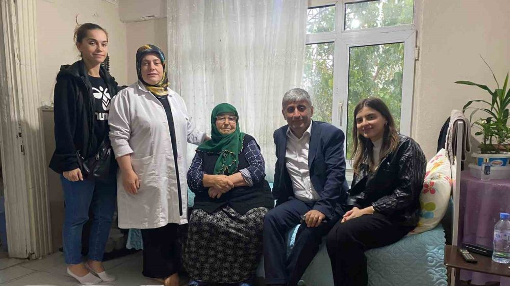 Sakarya'da Serdivan Belediyesi yaşlıları ziyaret etti