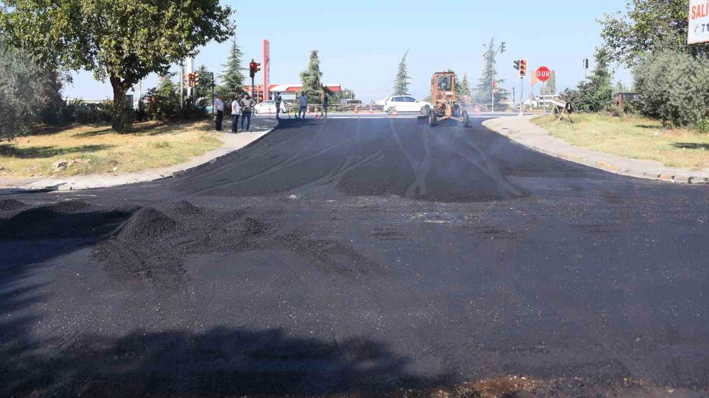 Salihli’de Şehit İlhan Varank Kavşağı yol çalışmasında sona gelindi