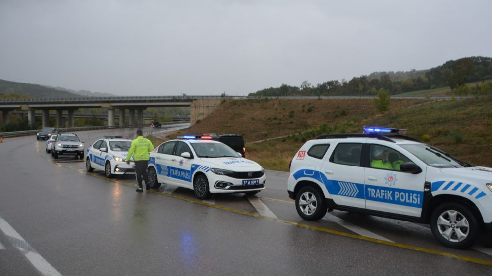 Sinop'ta yağmurdan dolayı trafik kazası