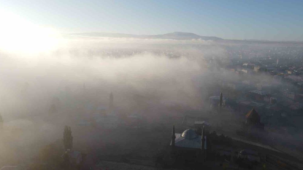 Sis bulutları Kars'ı kapattı 