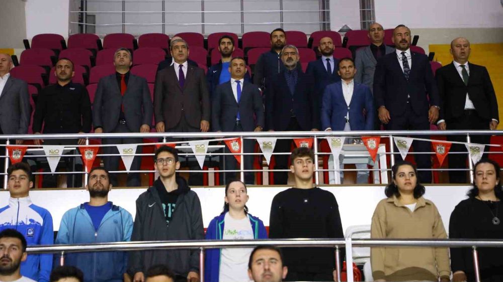 Sivas'ta badminton turnuvası başladı