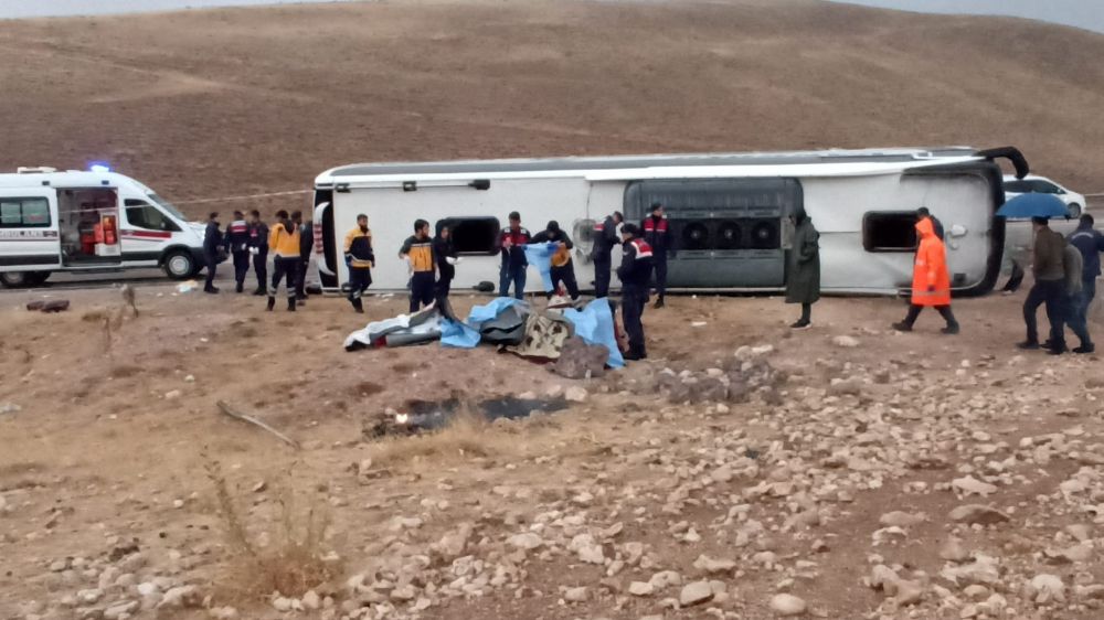 Sivas'ta otobüs şarampole devrildi: 4 ölü, 30 yaralı