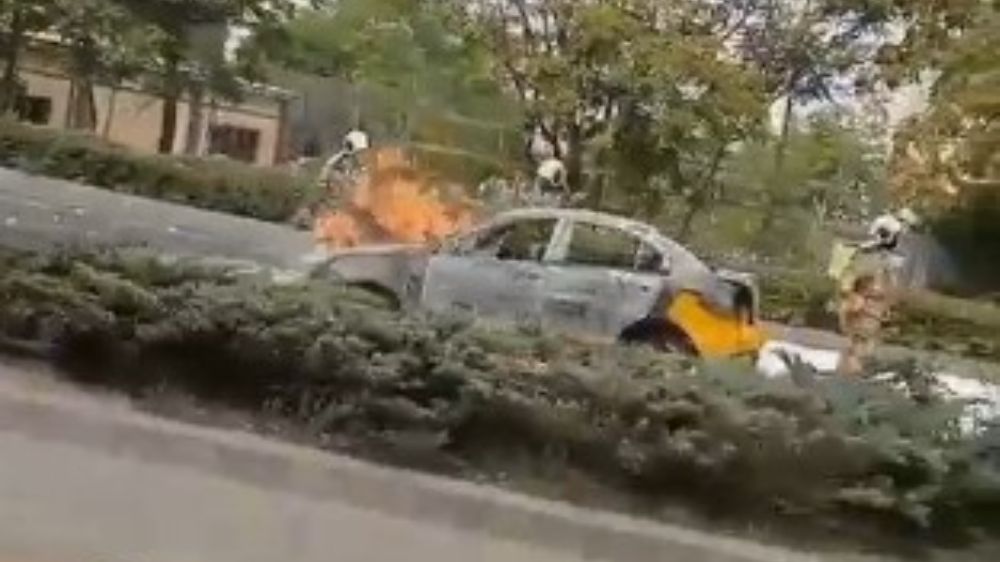 Takside yangın çıktı; şoför saniyelerle kurtuldu