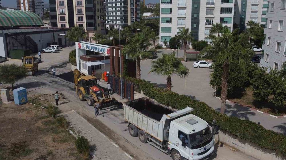 Tarsus’da yol çalışması