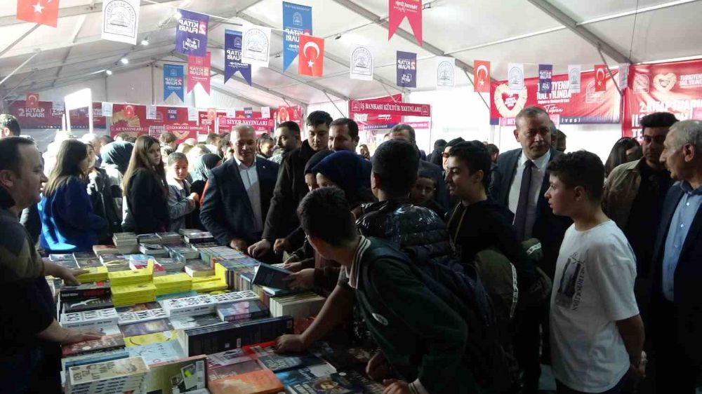 Tatvan halkından kitap fuarına yoğun ilgi