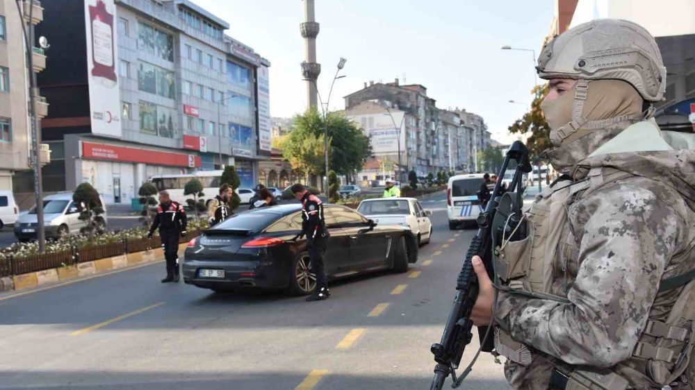 Torbacılara geçit yok; 82 gözaltı