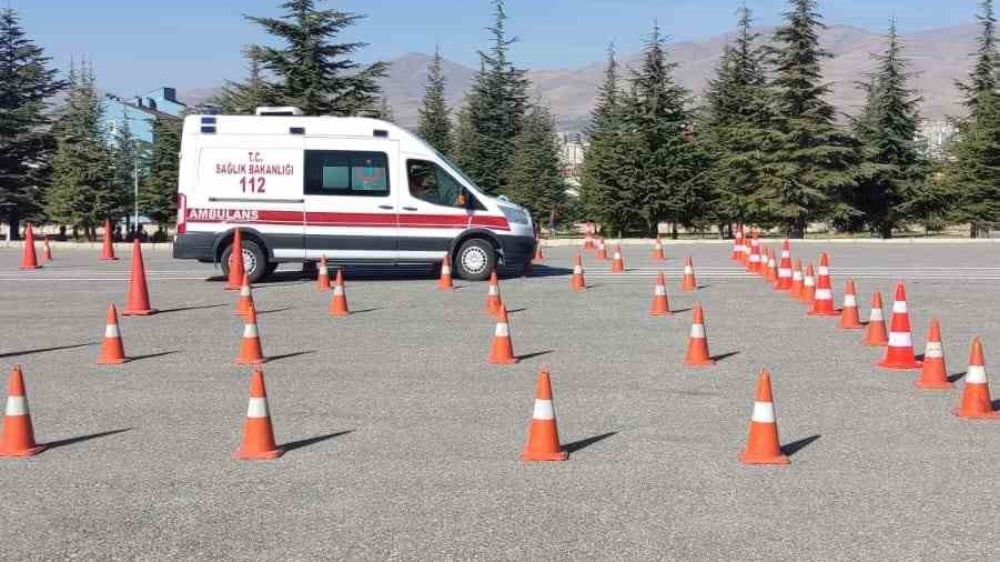 Uygulamalı Ambulans Sürüş Güvenliği Eğitimi Verildi